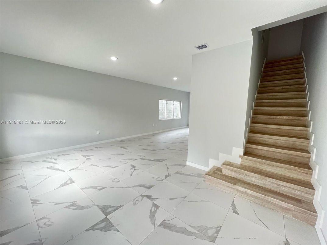 Empty room, Interior, Marble, Recessed Lighting
