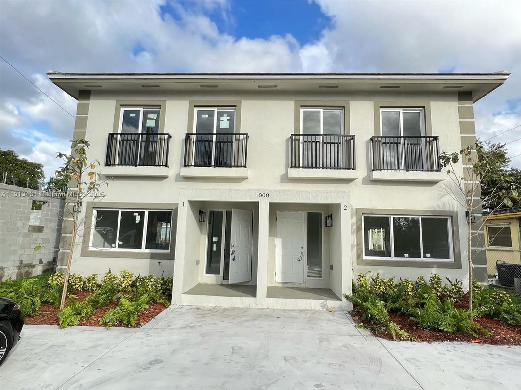 Exterior, Facade, American Foursquare