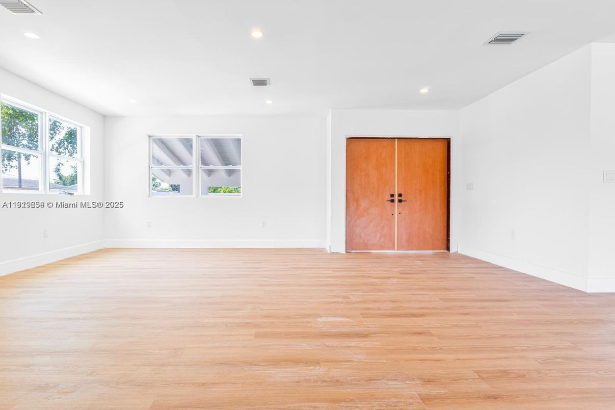Empty room, Interior, Recessed Lighting, Wood Texture Flooring