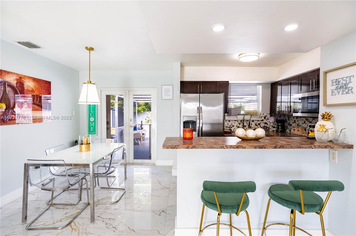Dining room, Interior, Kitchen, Marble, Pendant Lights, Recessed Lighting, Stainless Steel Appliances