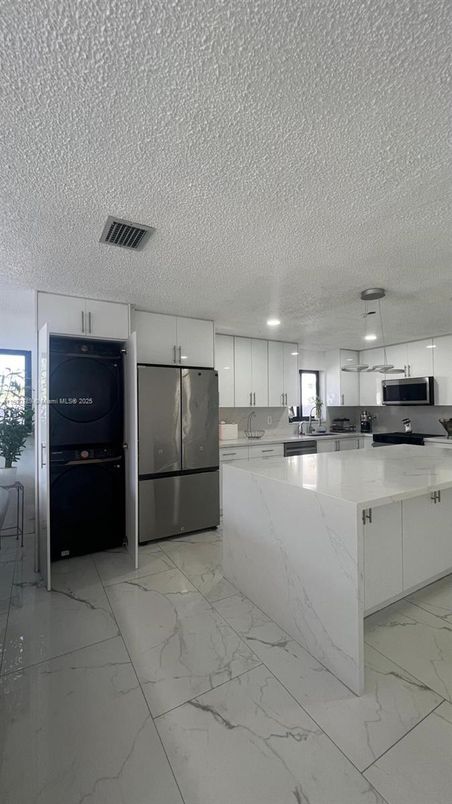 Interior, Kitchen, Marble, Recessed Lighting