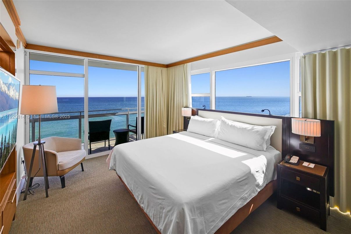 Bedroom, Interior, Water