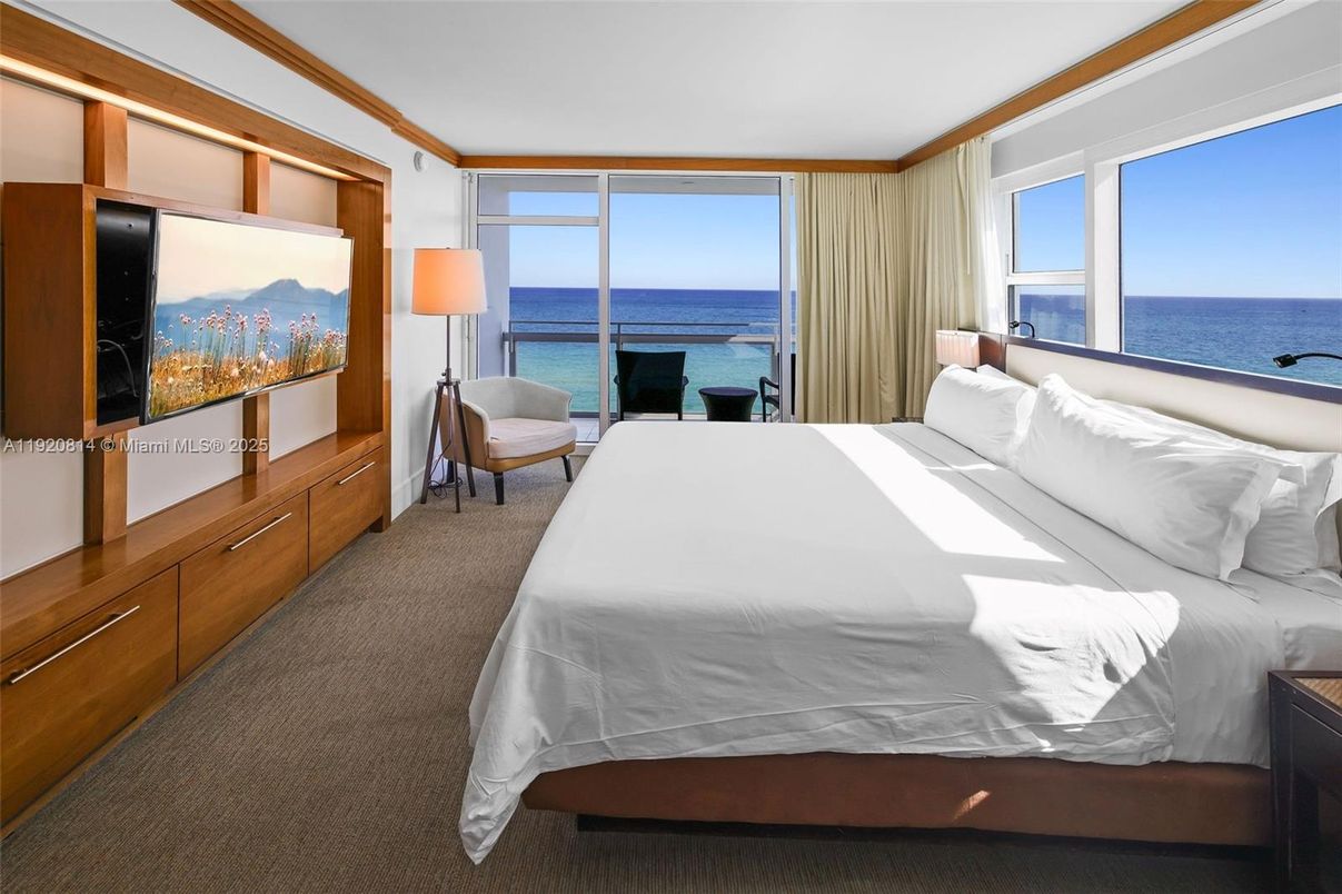 Bedroom, Interior, Water