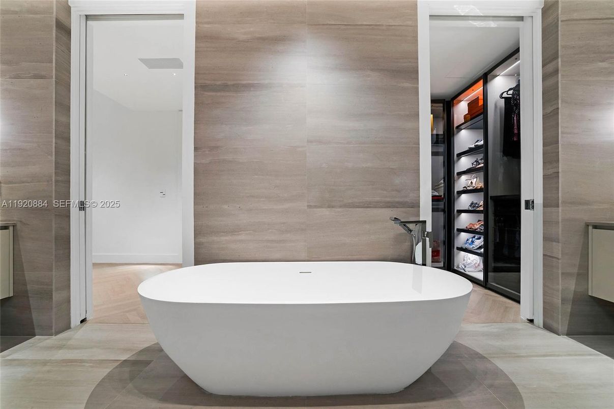 Bathroom, Free Standing Baths, Interior