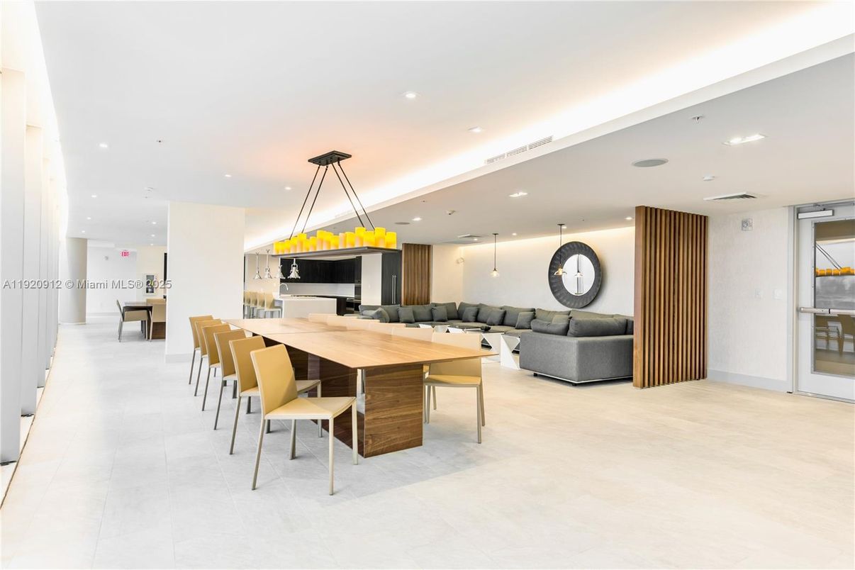 Dining room, Interior, Living room, Pendant Lights, Recessed Lighting