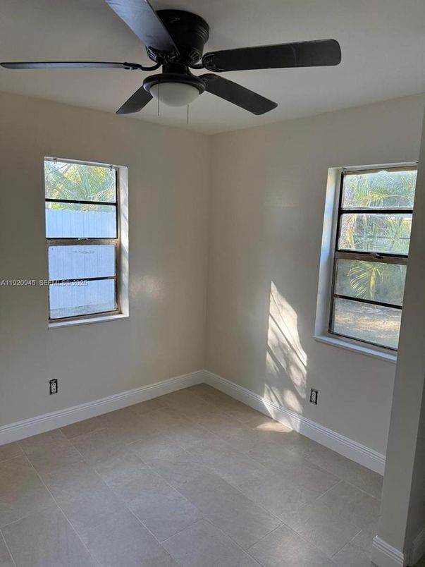 Empty room, Interior