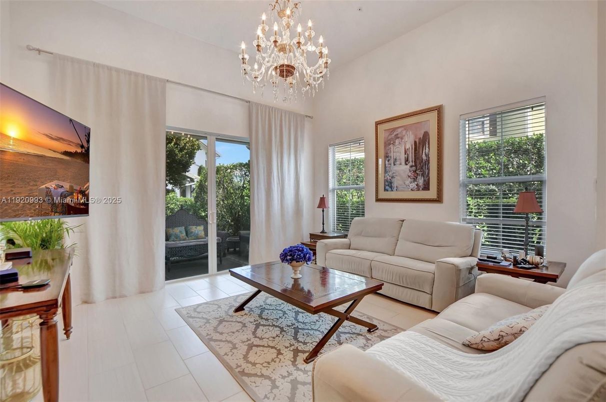 Chandelier, Interior, Living room