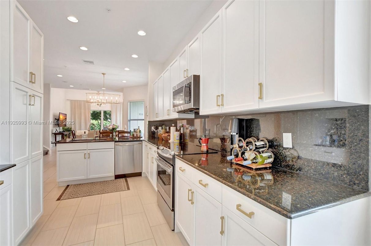 Chandelier, Interior, Kitchen, Recessed Lighting, Stainless Steel Appliances