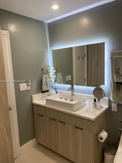 Bathroom, Interior, Recessed Lighting