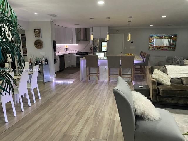 Dining room, Interior, Kitchen, Pendant Lights, Recessed Lighting, Wood Texture Flooring