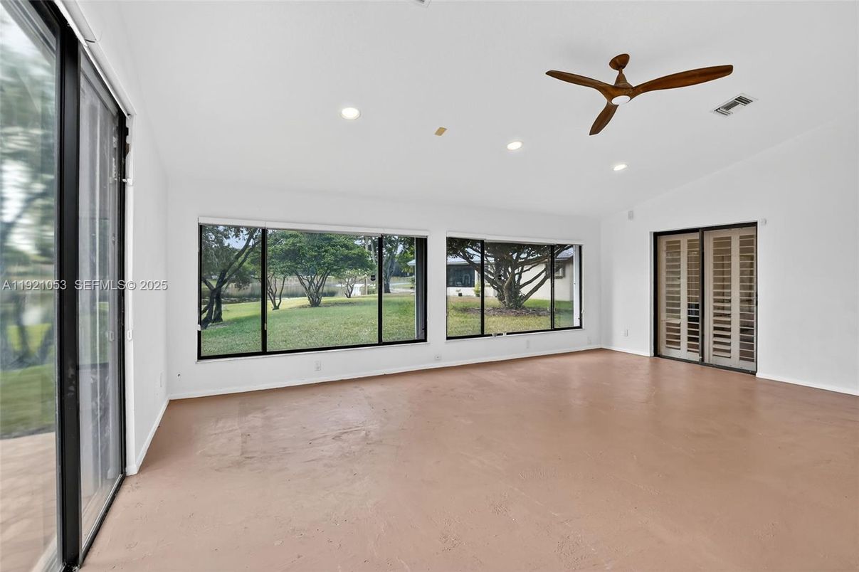 Empty room, Interior, Recessed Lighting