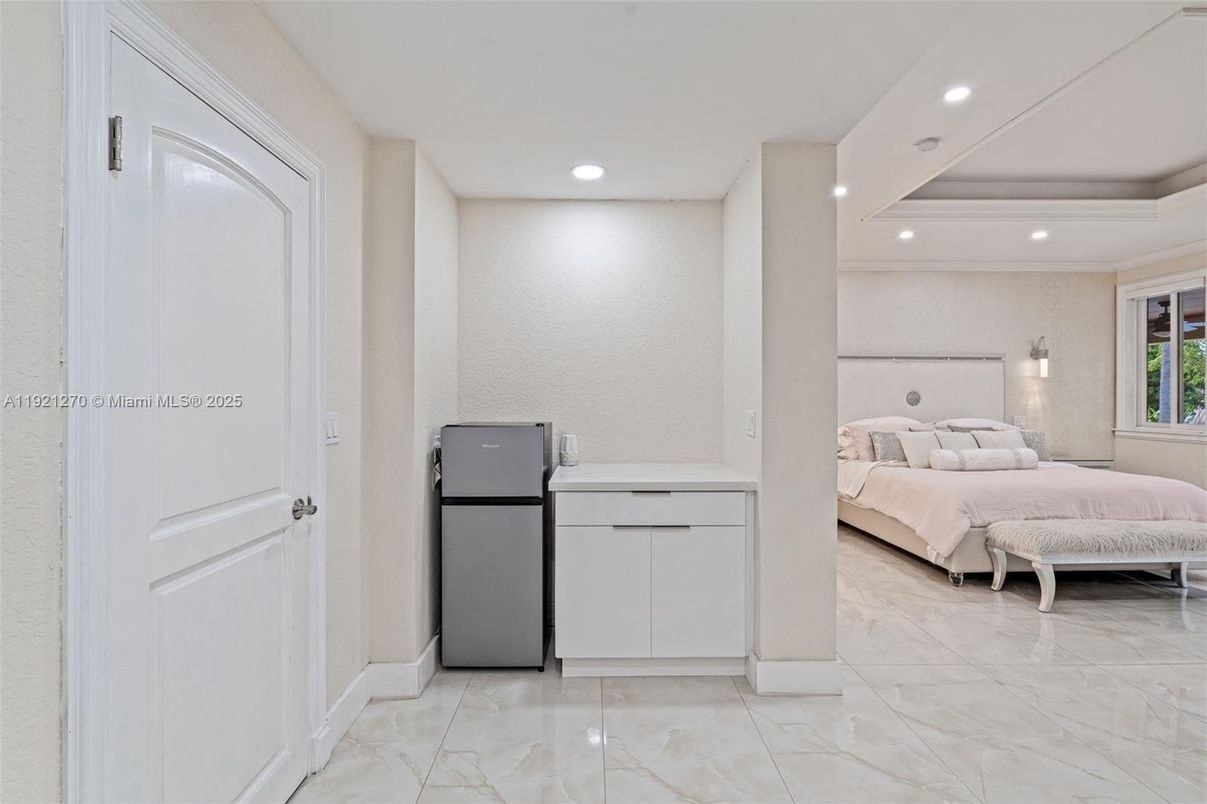 Bedroom, Interior, Marble, Recessed Lighting