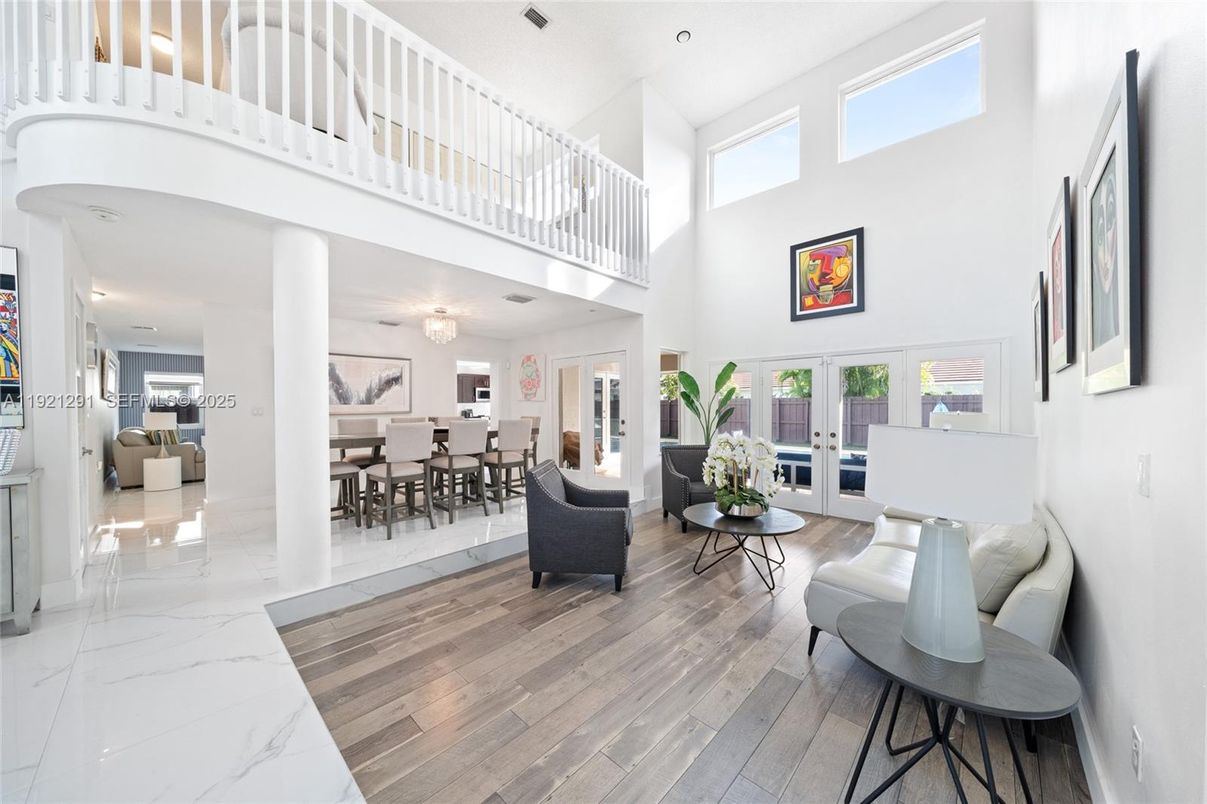 Chandelier, Dining room, Interior, Living room, Marble, Wood Texture Flooring