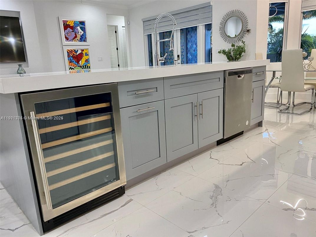 Dining room, Interior, Kitchen, Marble, Stainless Steel Appliances