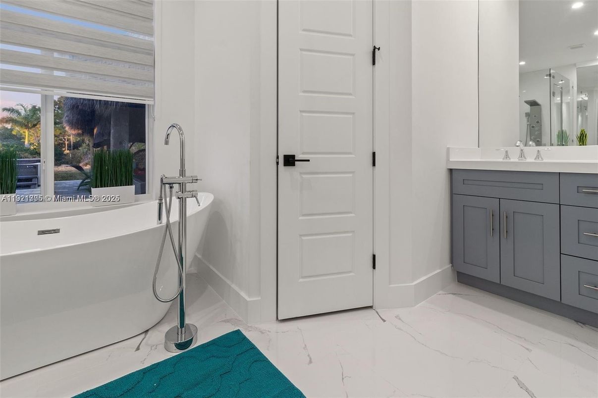 Bathroom, Interior, Marble, Recessed Lighting