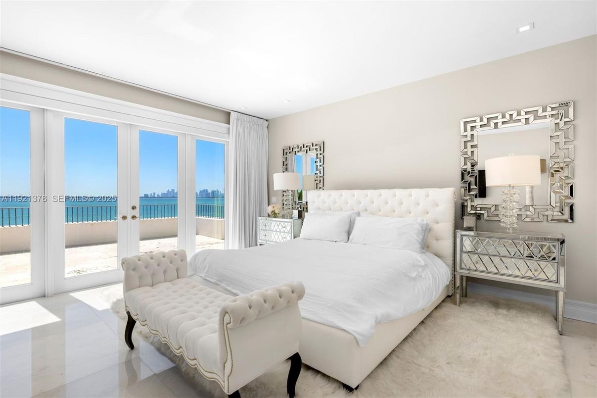 Bedroom, Interior, Recessed Lighting, Water