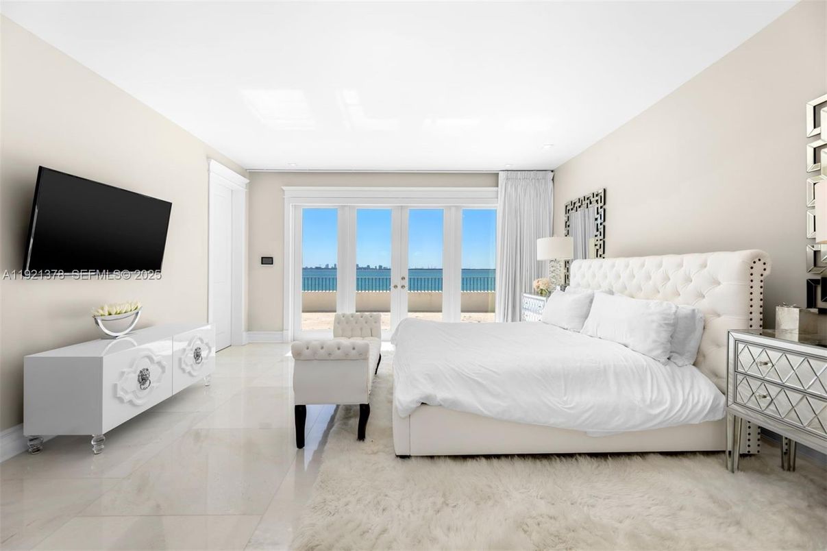 Bedroom, Interior, Water