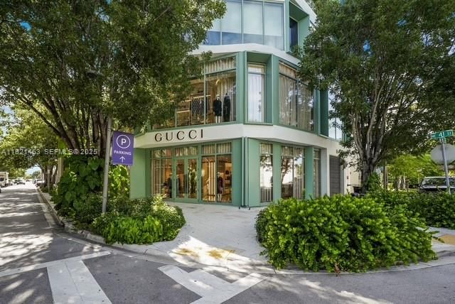 Exterior, Facade, None