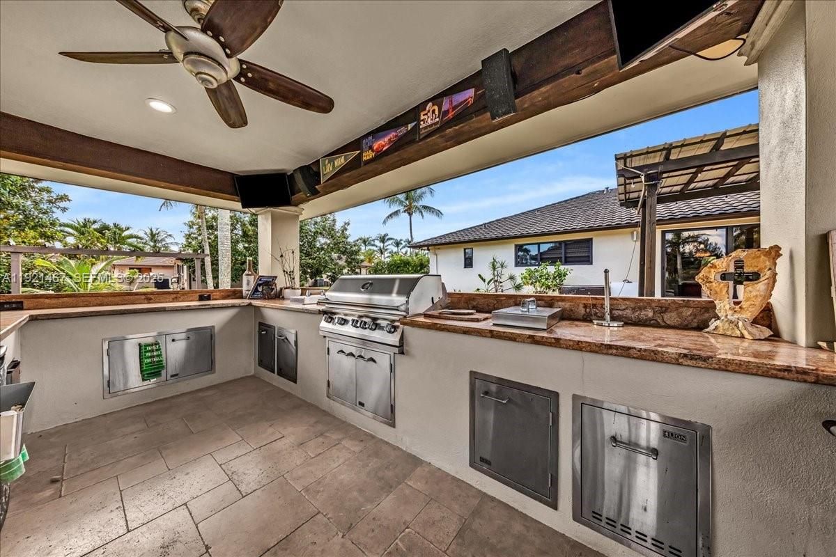 Exterior, Outdoor Kitchen