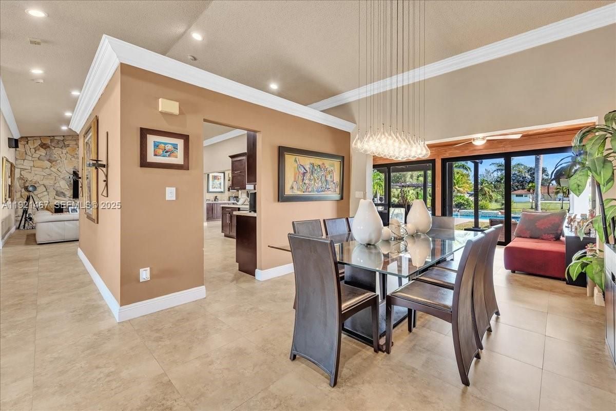 Dining room, Interior, Living room, Pendant Lights, Recessed Lighting