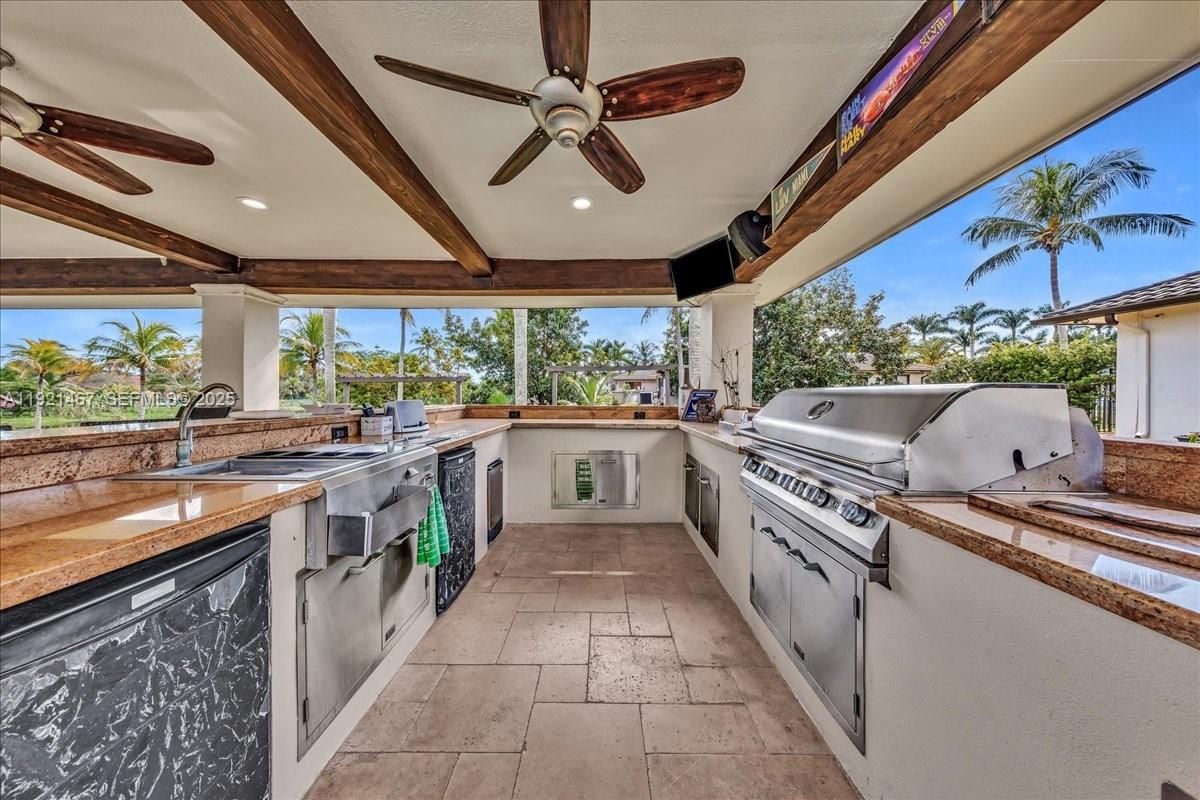 Exterior, Outdoor Kitchen