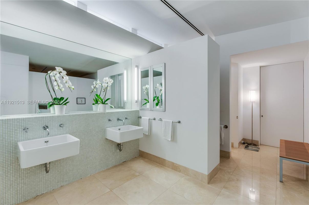 Bathroom, Dual Sink Vanities, Interior