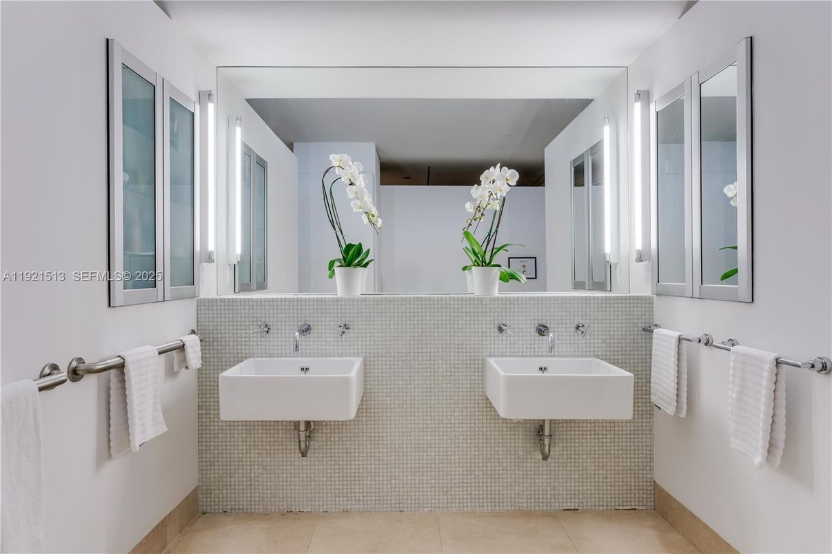 Bathroom, Dual Sink Vanities, Interior