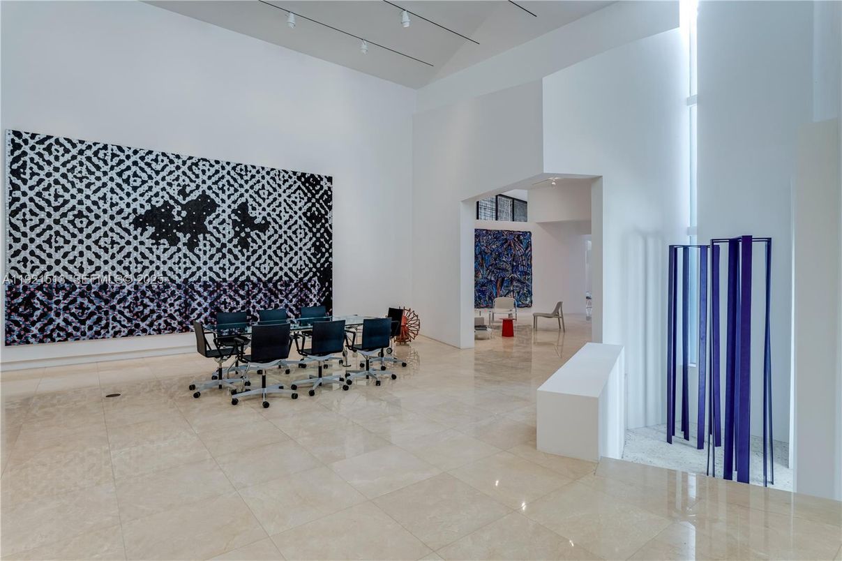 Dining room, Interior