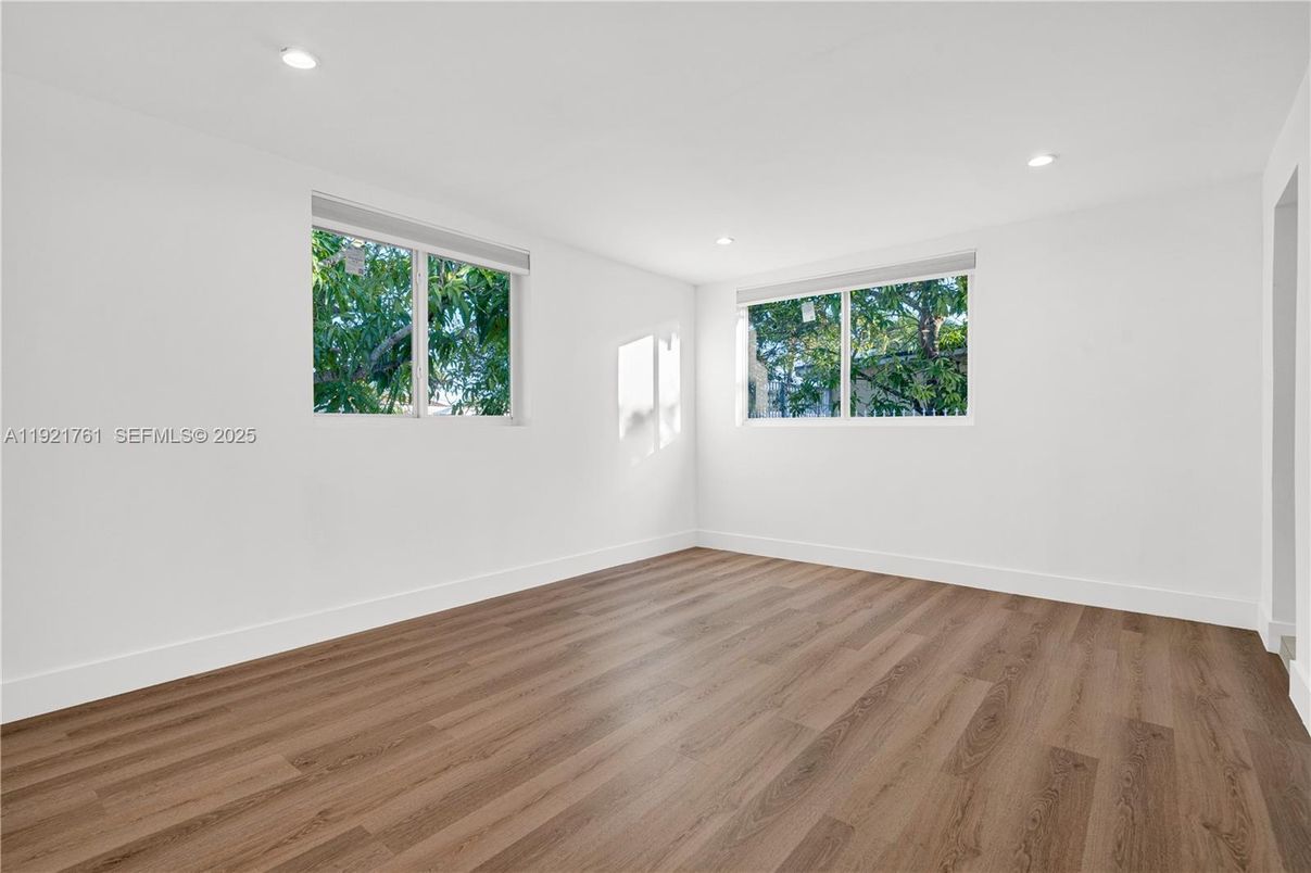 Empty room, Interior, Recessed Lighting, Wood Texture Flooring