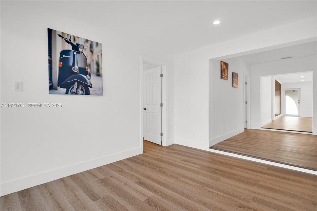 Interior, Recessed Lighting, Wood Texture Flooring