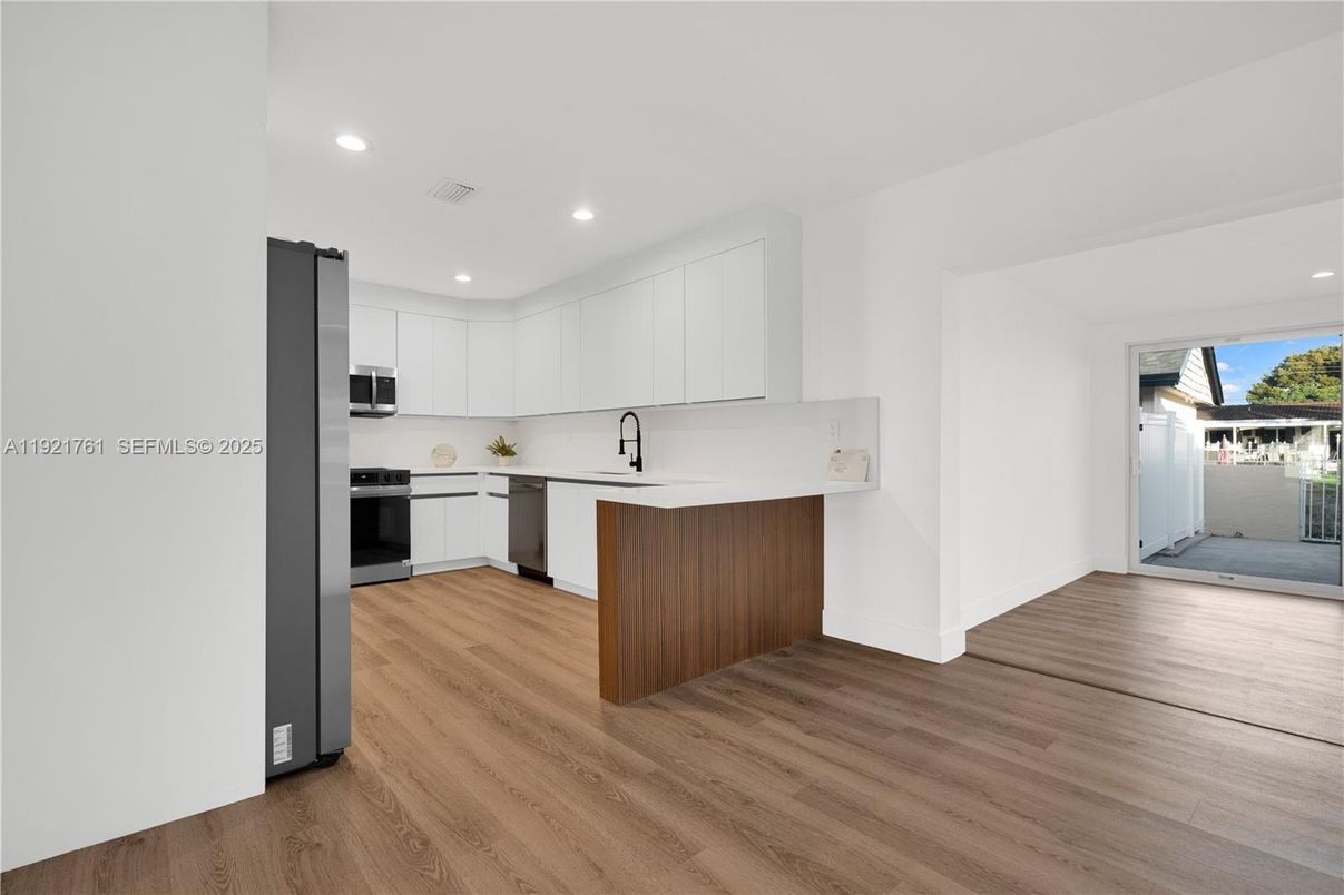 Interior, Kitchen, Recessed Lighting, Wood Texture Flooring