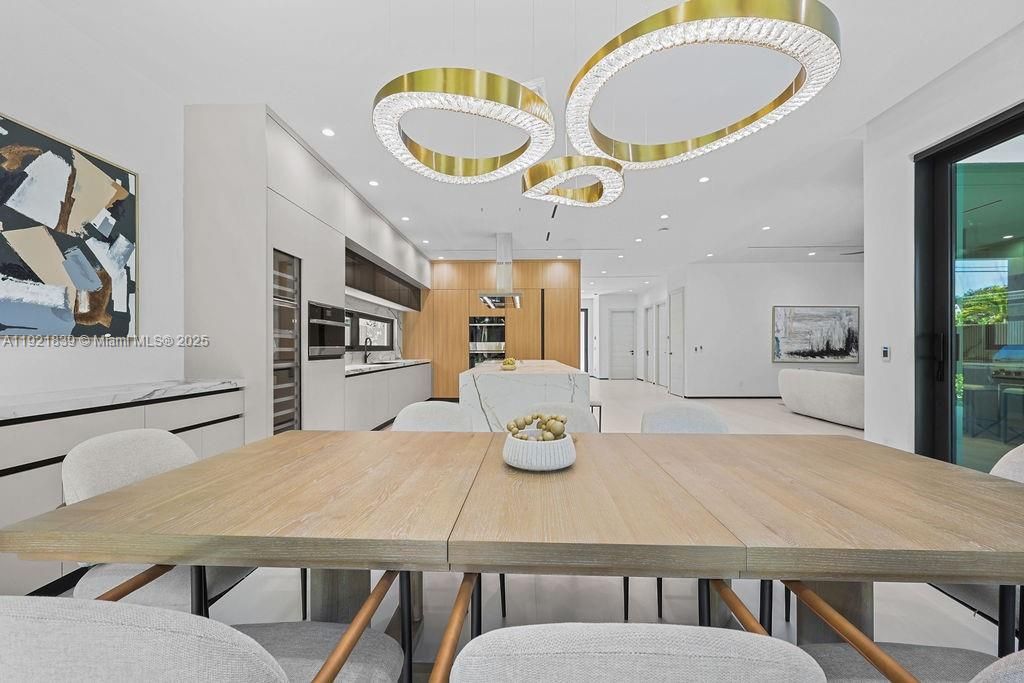 Dining room, Interior, Kitchen, Pendant Lights, Recessed Lighting, Stainless Steel Appliances