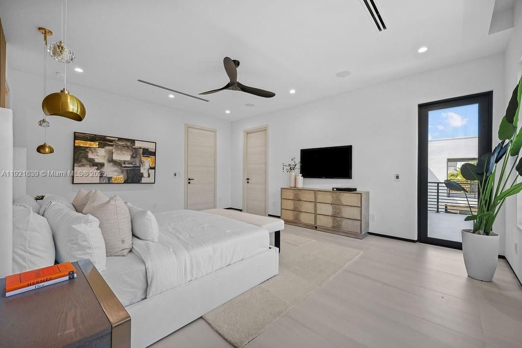 Bedroom, Interior, Pendant Lights, Recessed Lighting