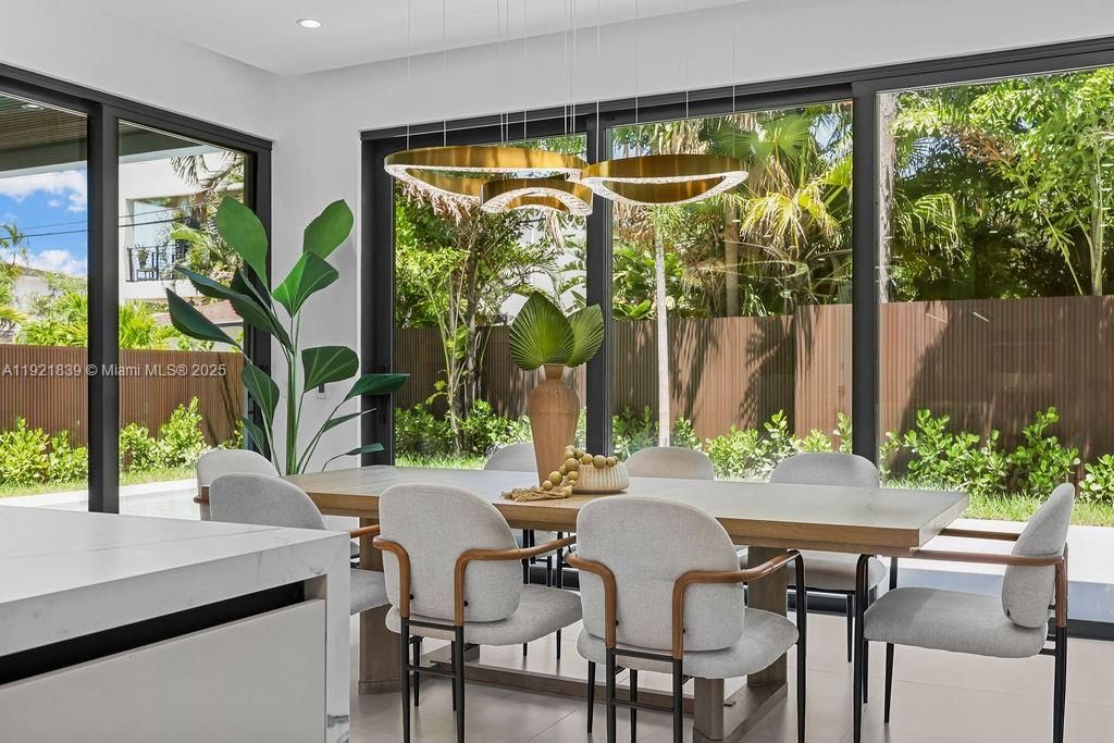 Dining room, Interior, Pendant Lights, Recessed Lighting