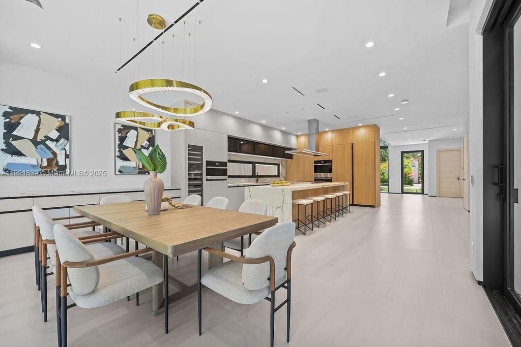Dining room, Interior, Kitchen, Pendant Lights, Recessed Lighting, Stainless Steel Appliances