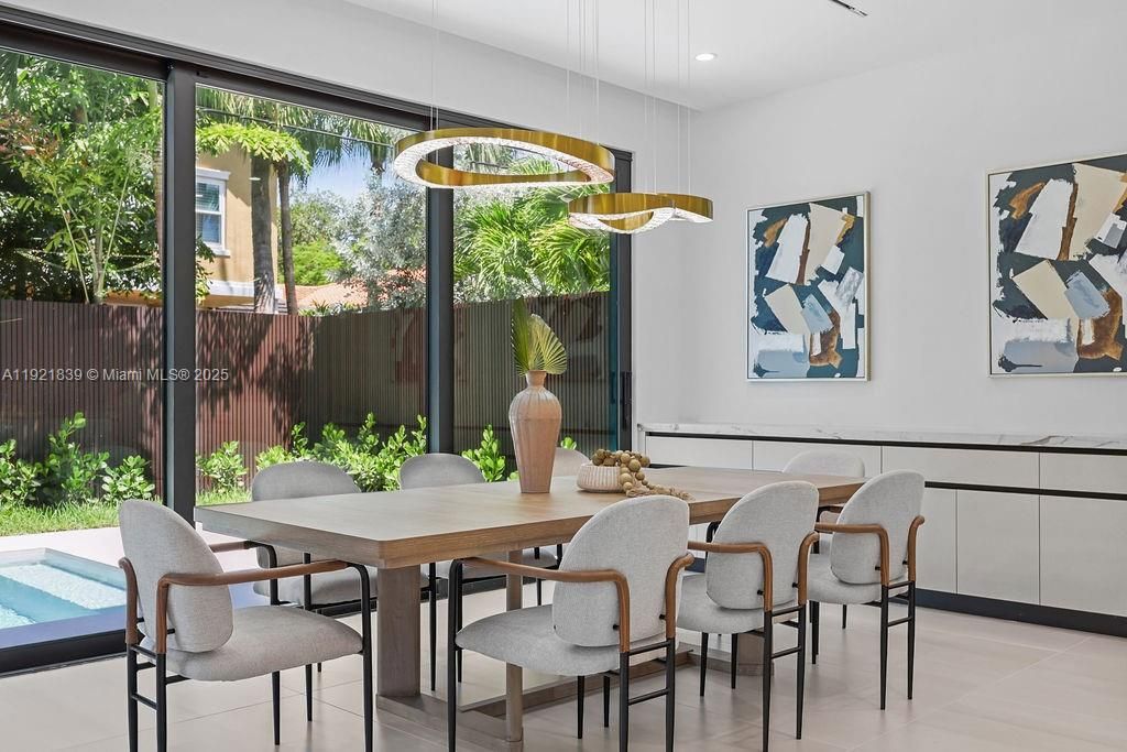 Dining room, Interior, Pendant Lights, Recessed Lighting