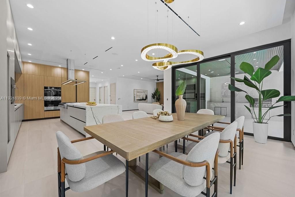 Dining room, Interior, Kitchen, Living room, Pendant Lights, Recessed Lighting, Stainless Steel Appliances