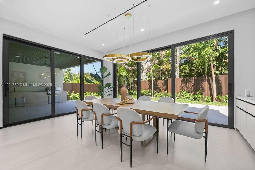 Dining room, Interior, Pendant Lights, Recessed Lighting