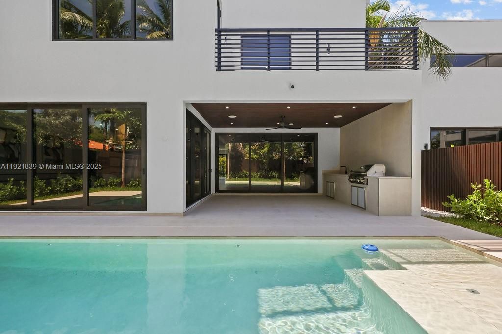 Exterior, Outdoor Kitchen, Pool