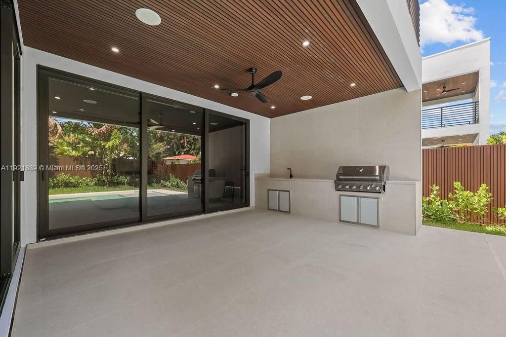 Exterior, Outdoor Kitchen