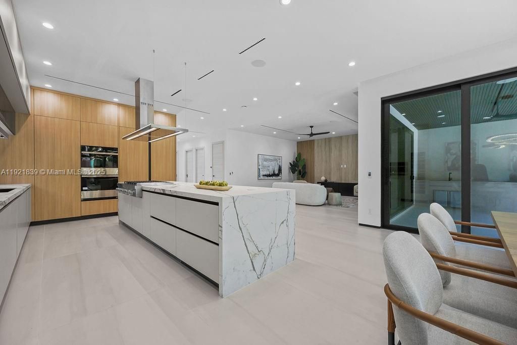 Interior, Kitchen, Living room, Pendant Lights, Recessed Lighting, Stainless Steel Appliances