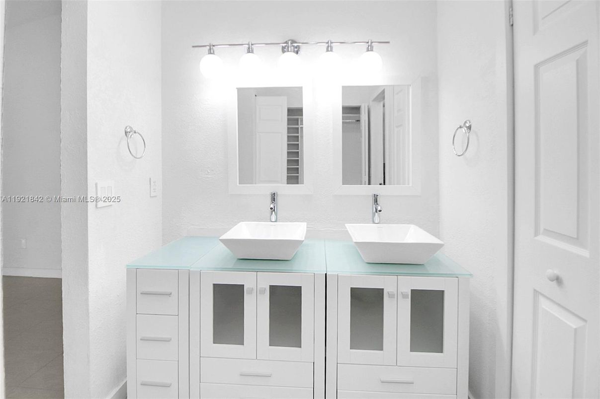 Bathroom, Dual Sink Vanities, Interior