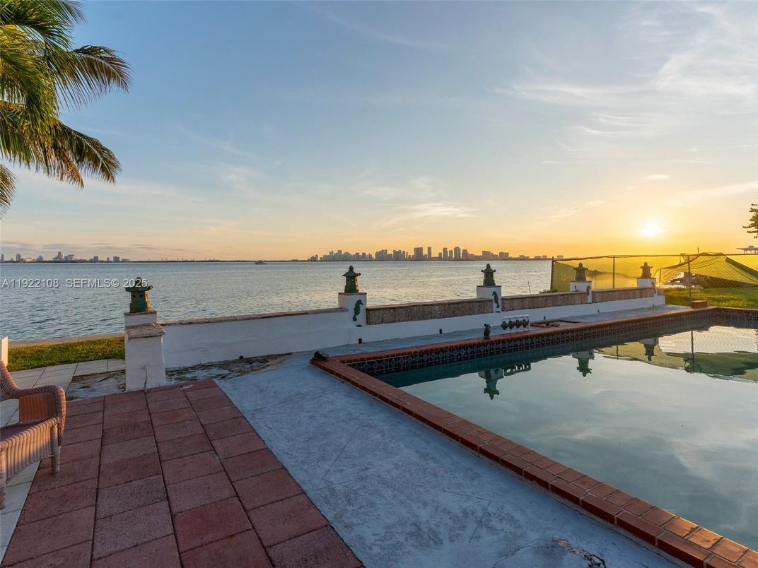 Exterior, Pool, Water