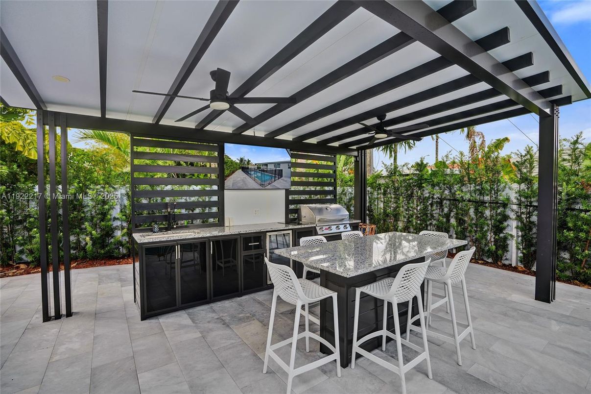 Exterior, Outdoor Kitchen