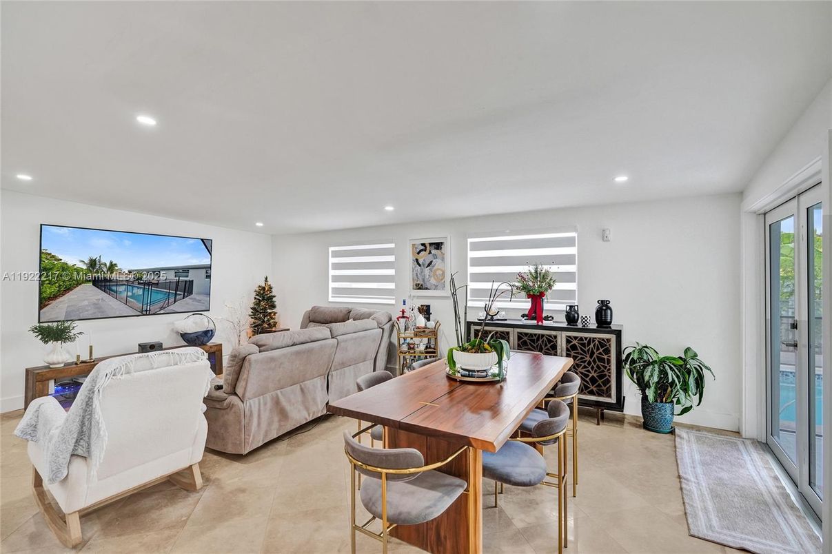 Dining room, Interior, Living room, Recessed Lighting