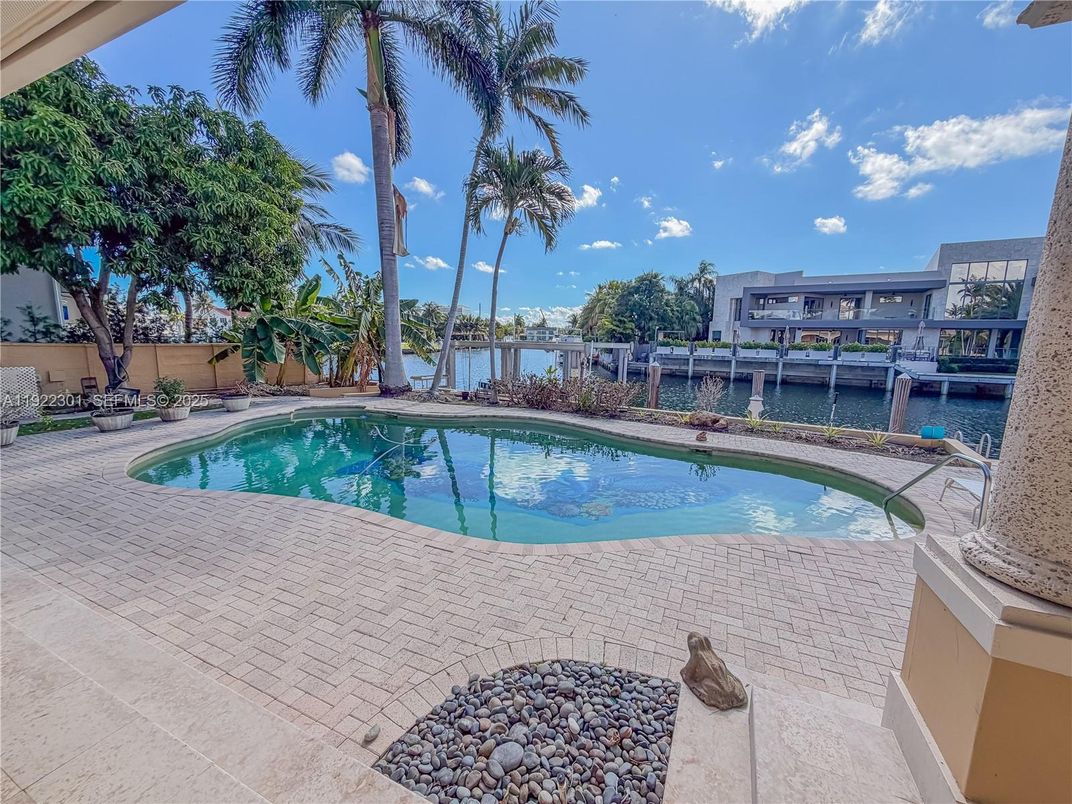 Exterior, Pool, Water