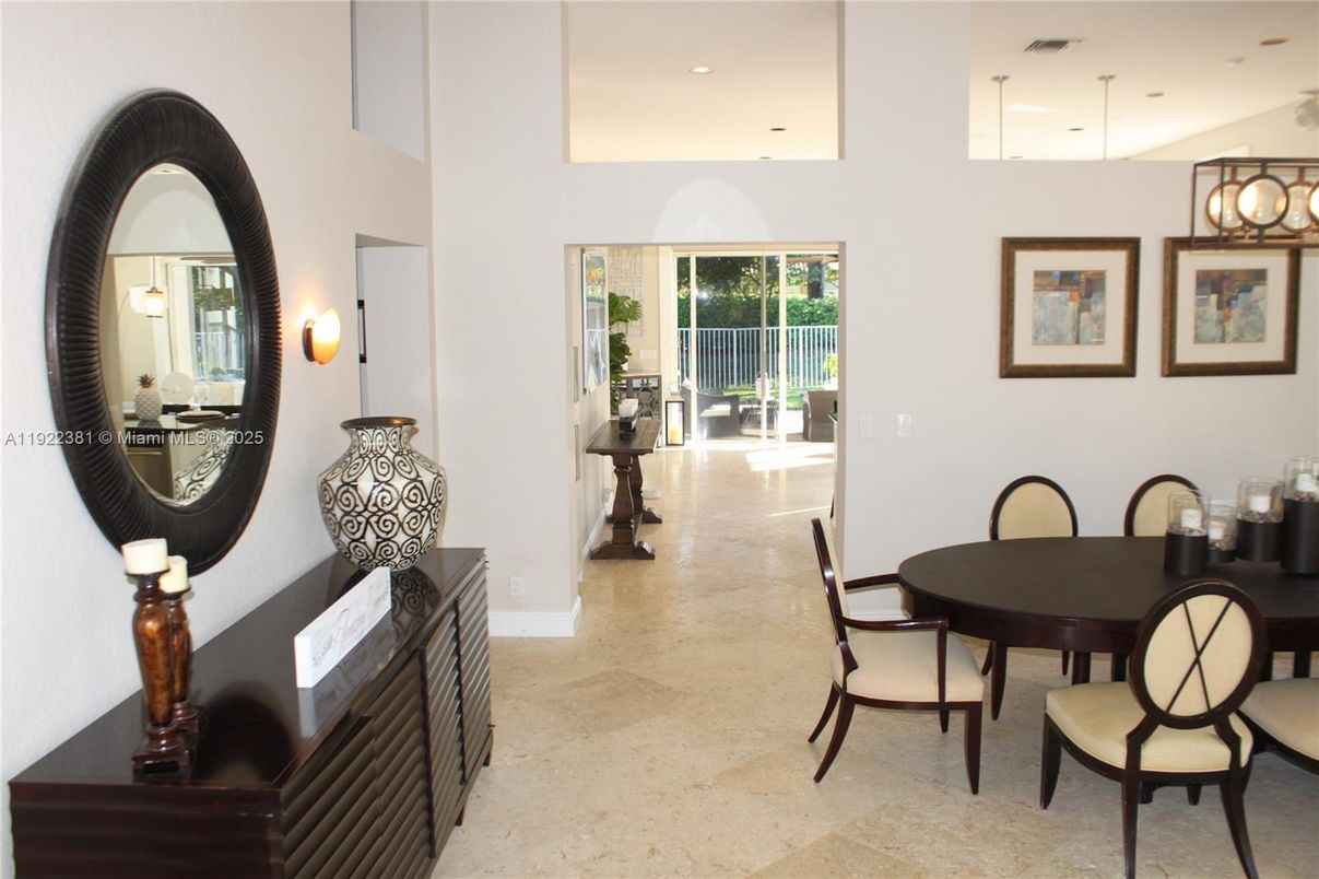 Dining room, Interior, Pendant Lights, Recessed Lighting
