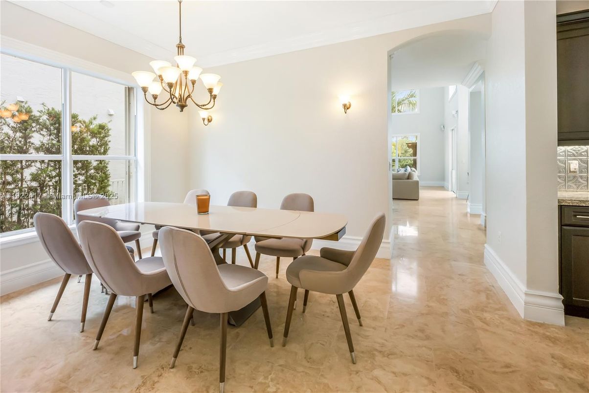 Chandelier, Dining room, Interior