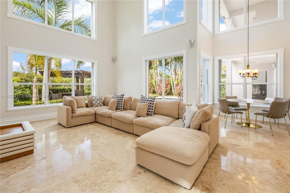 Chandelier, Dining room, Interior, Living room