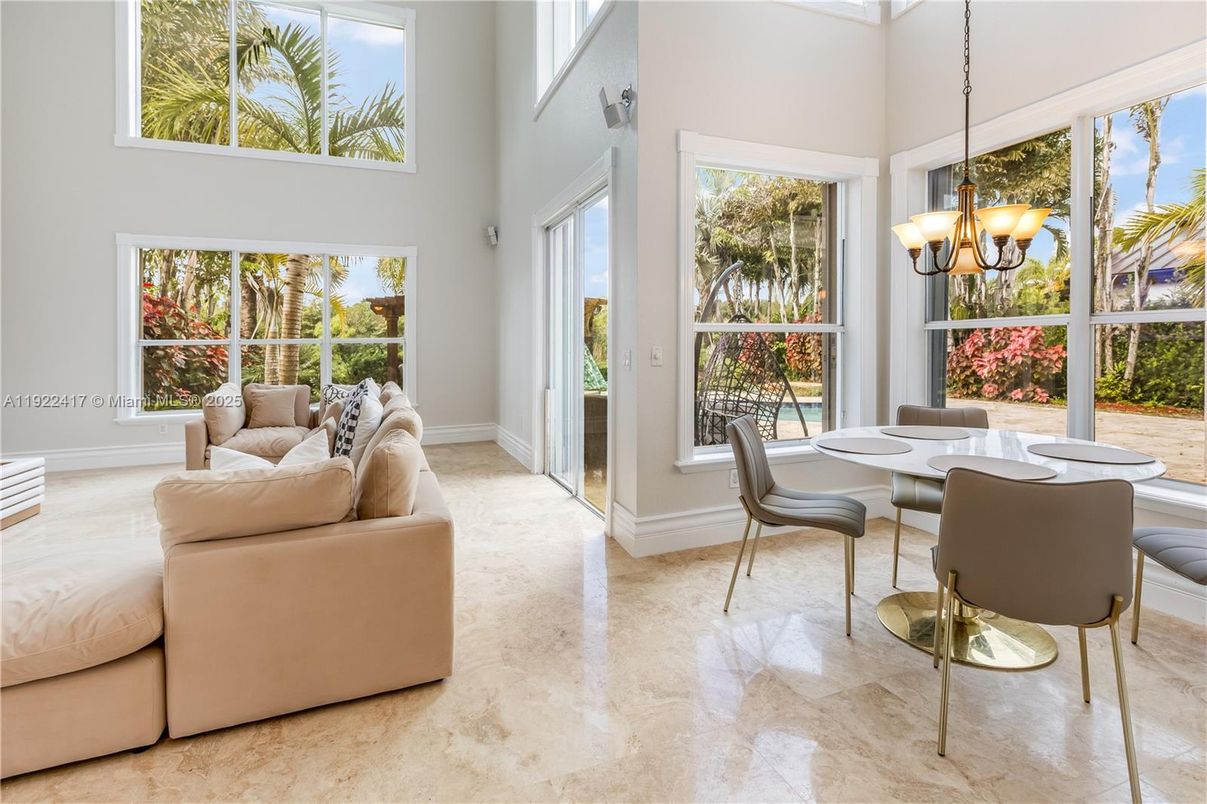 Chandelier, Dining room, Interior, Living room, Pendant Lights
